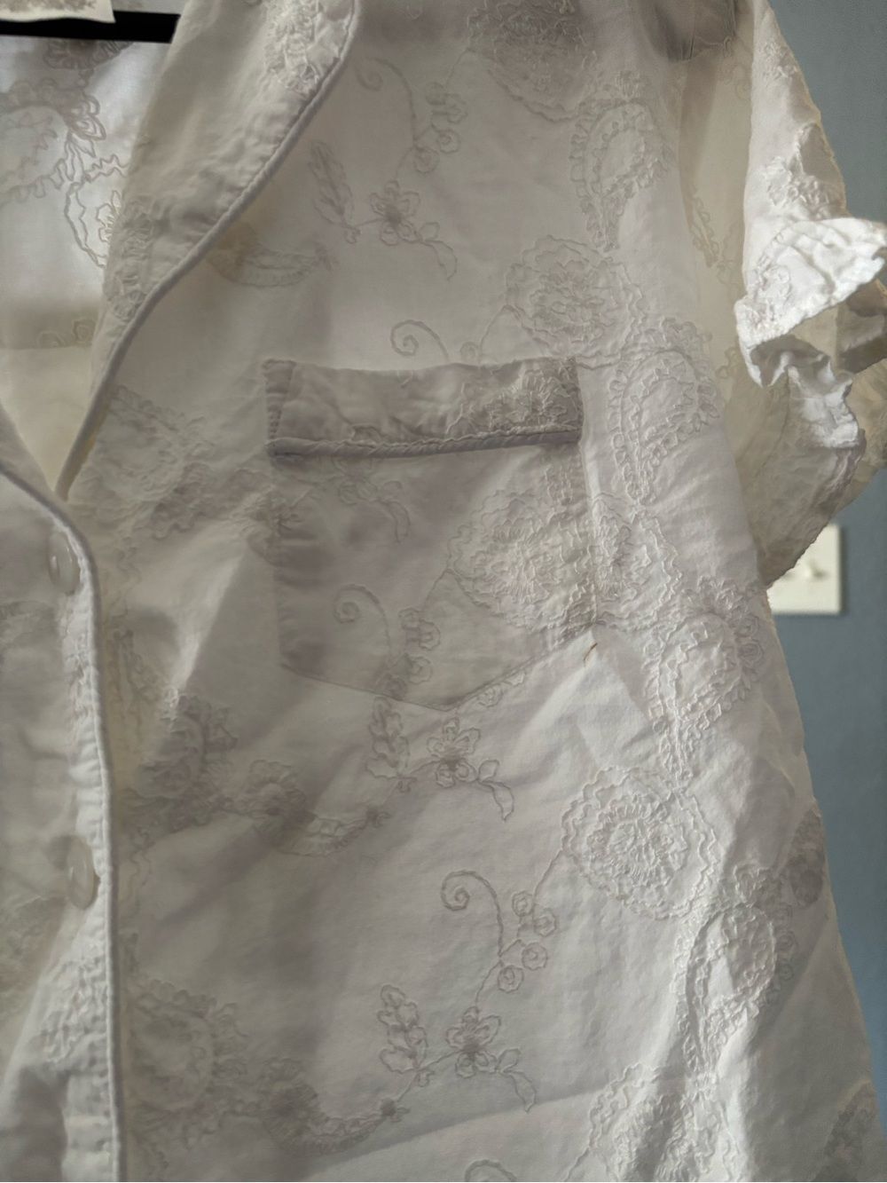 Plum Pretty Sugar White Embroidered Pajama Set Medium - Picture 7 of 10